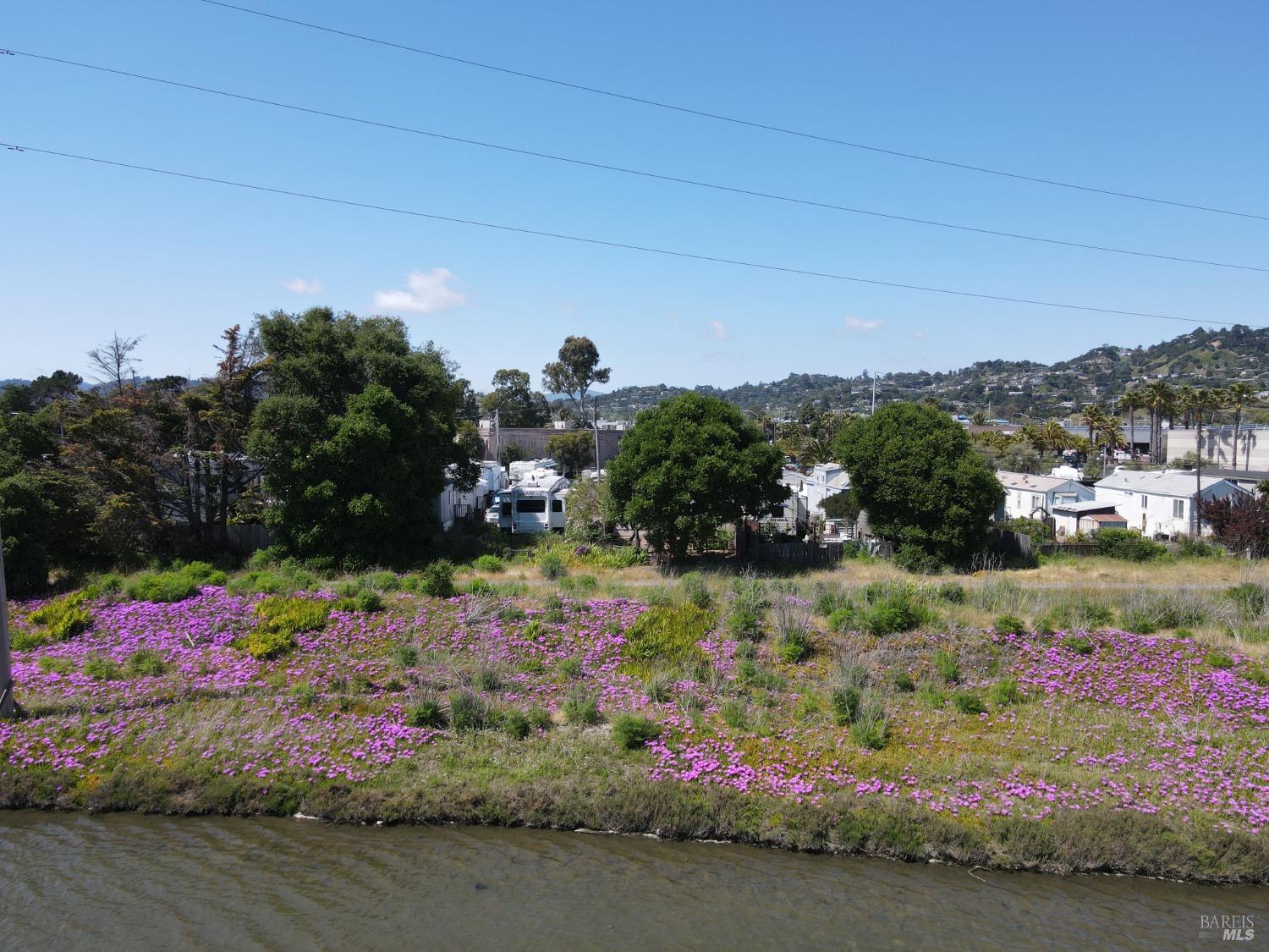 2000 Redwood Hwy #71