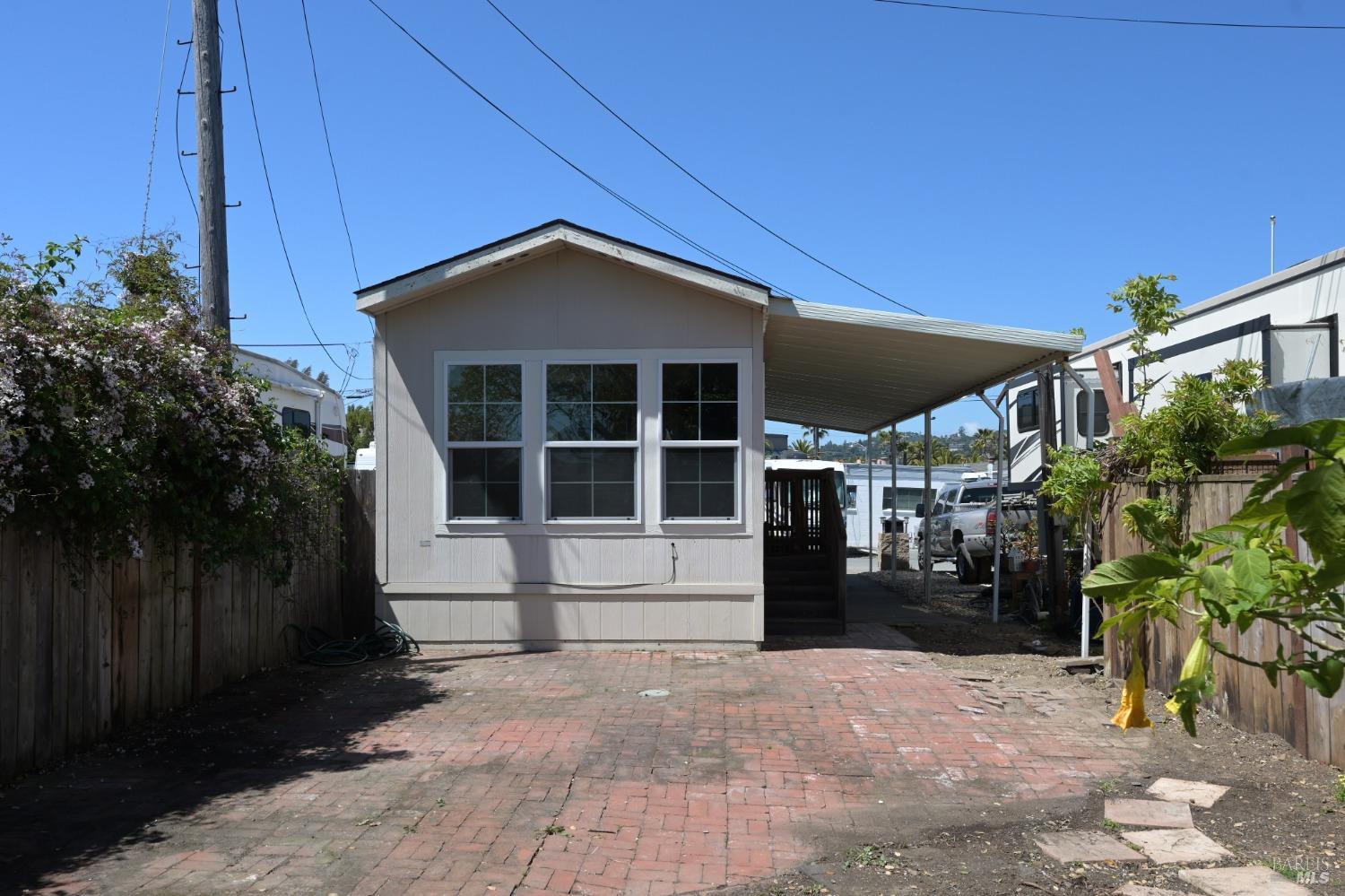 2000 Redwood Hwy #71