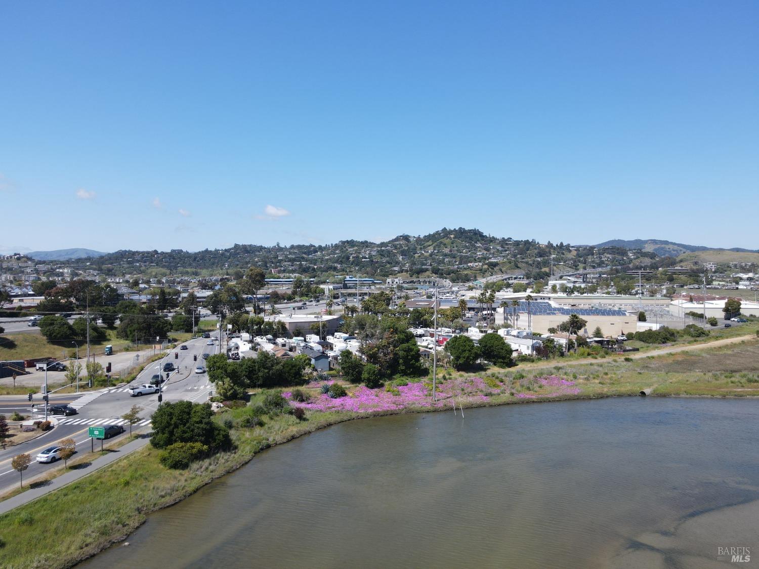 2000 Redwood Hwy #71