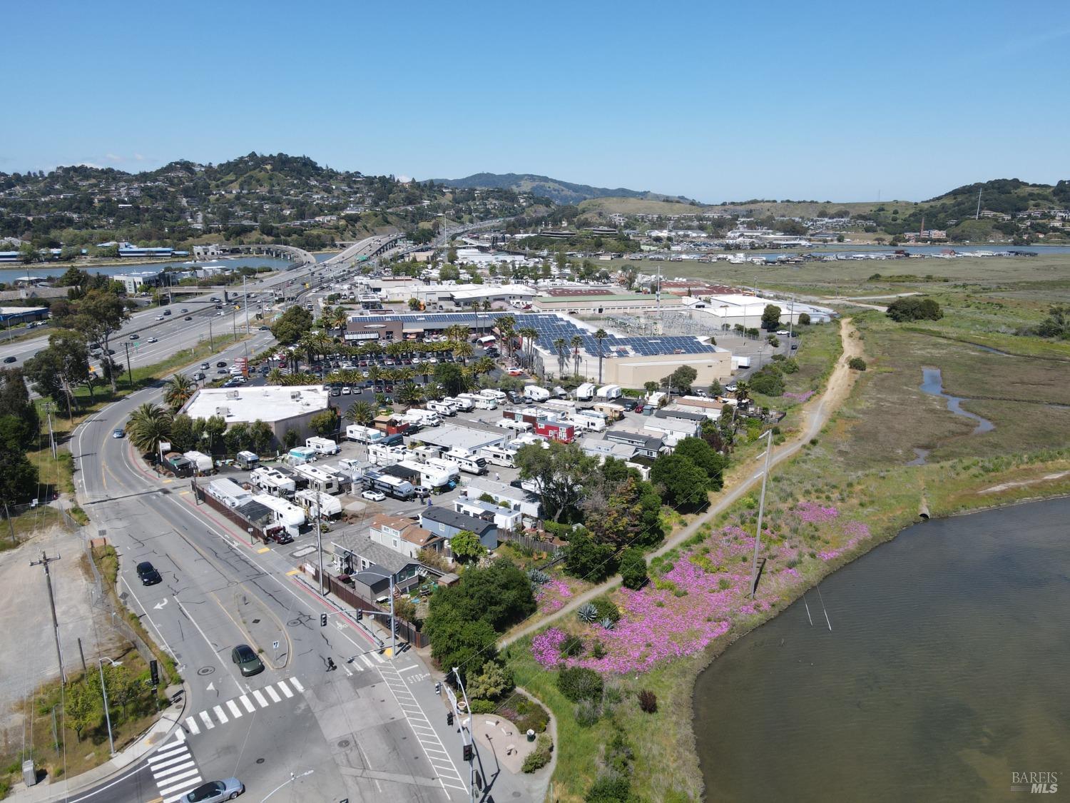 2000 Redwood Hwy #71