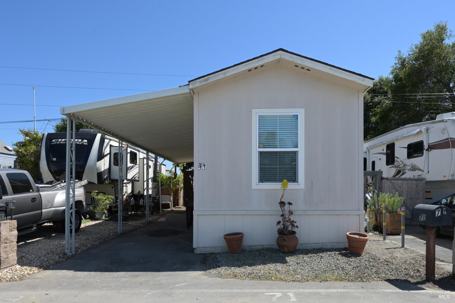 2000 Redwood Hwy #71