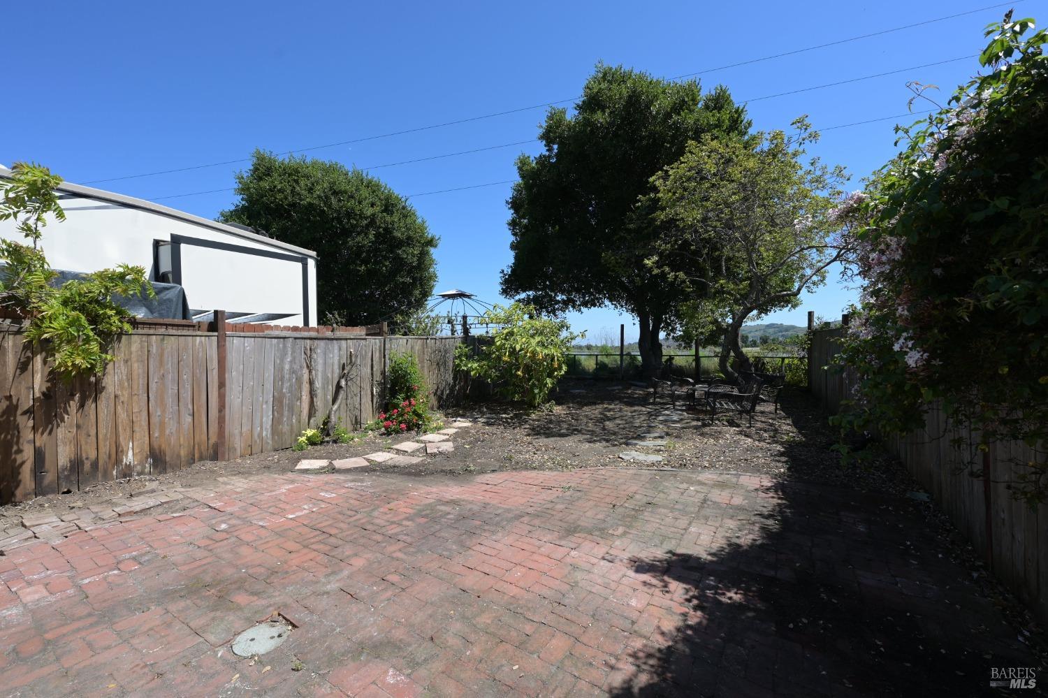 2000 Redwood Hwy #71