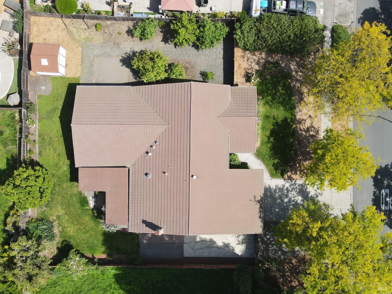 6095 Country Club Dr