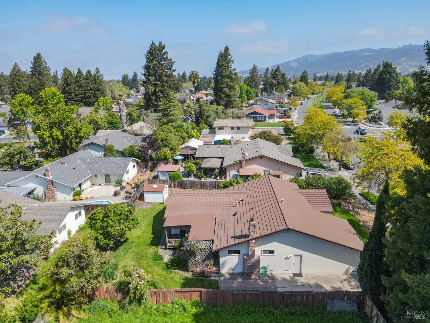 6095 Country Club Dr