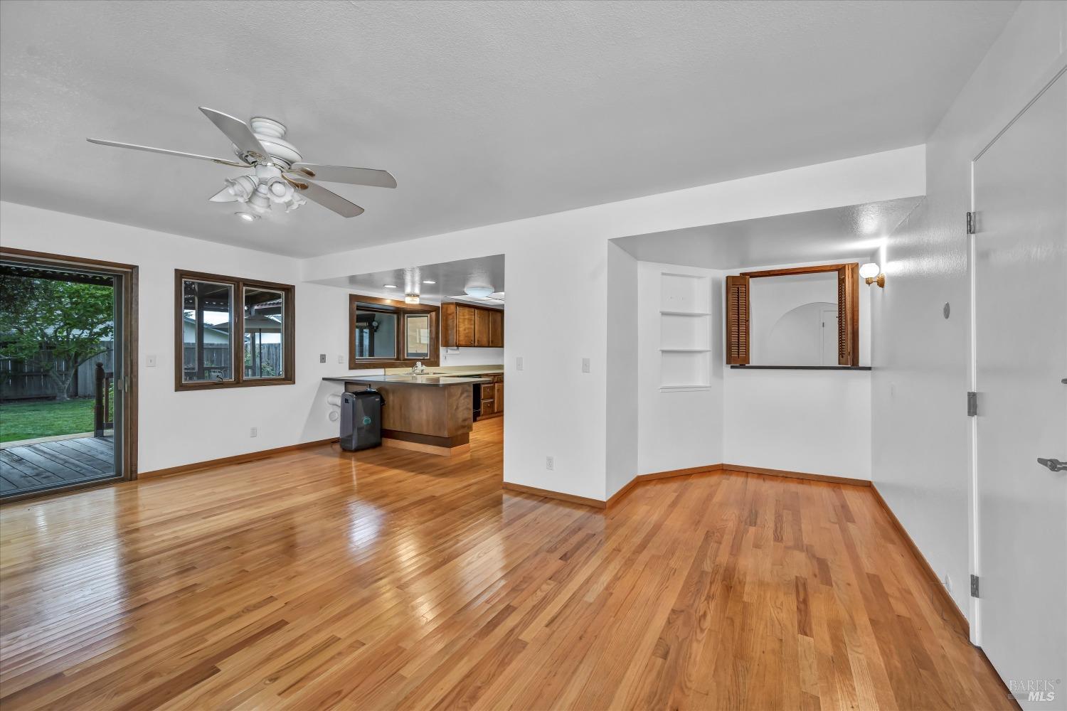 6095 Country Club Dr