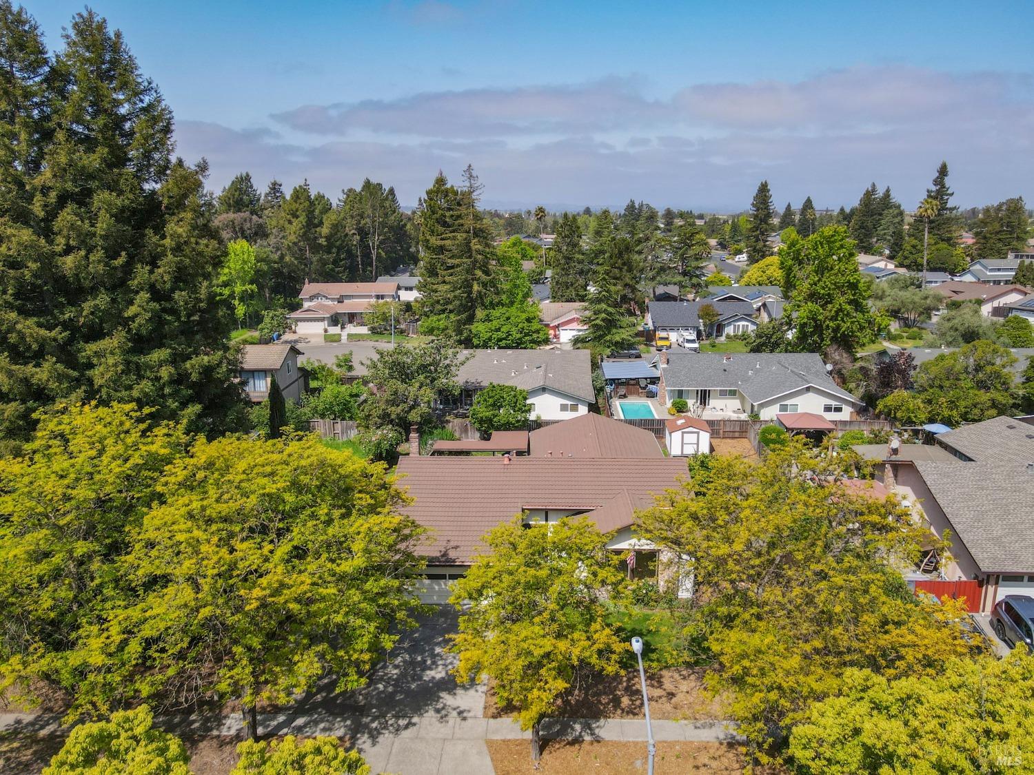 6095 Country Club Dr