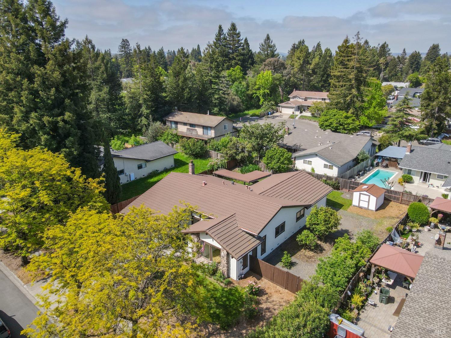 6095 Country Club Dr