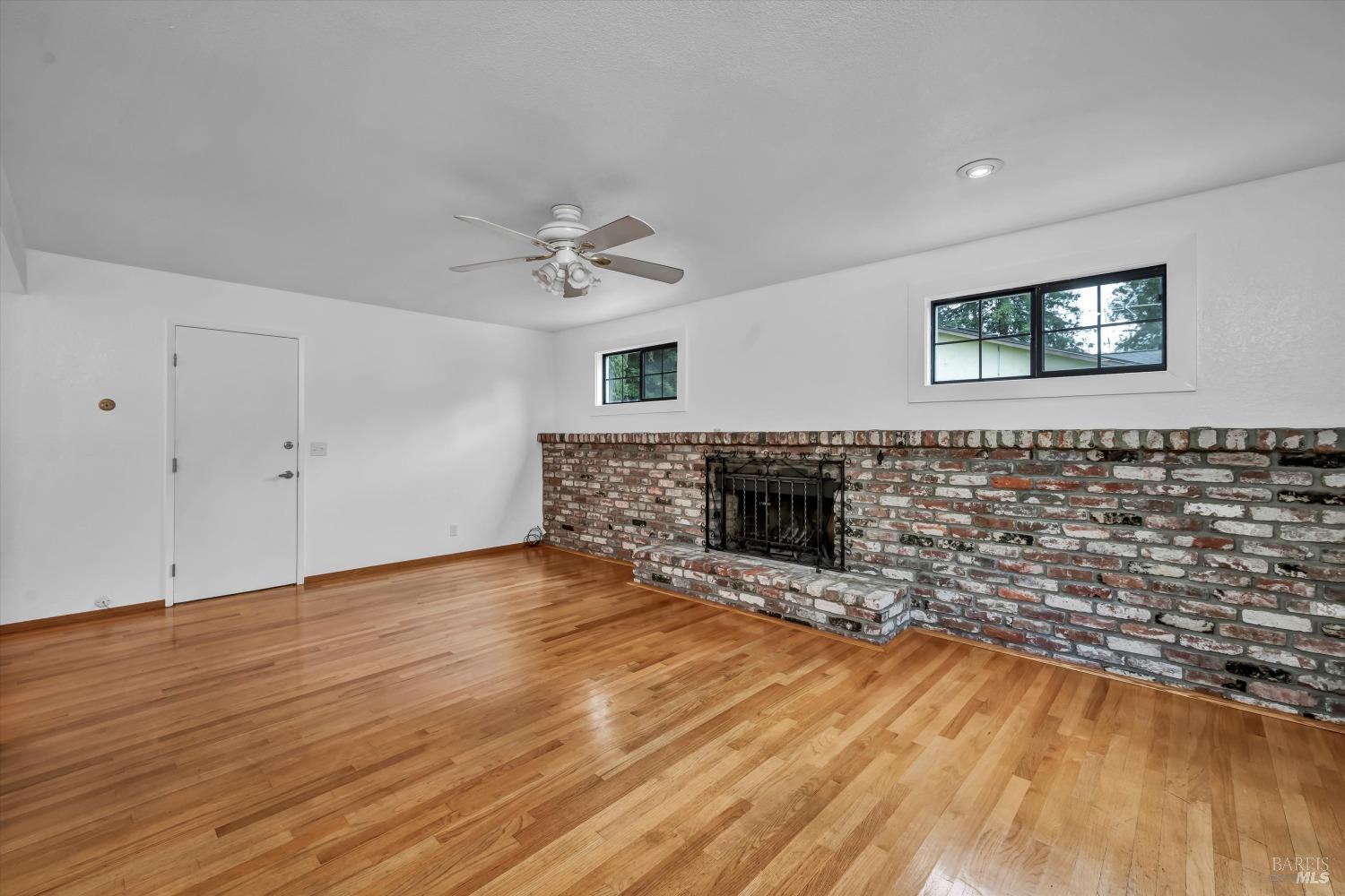 6095 Country Club Dr