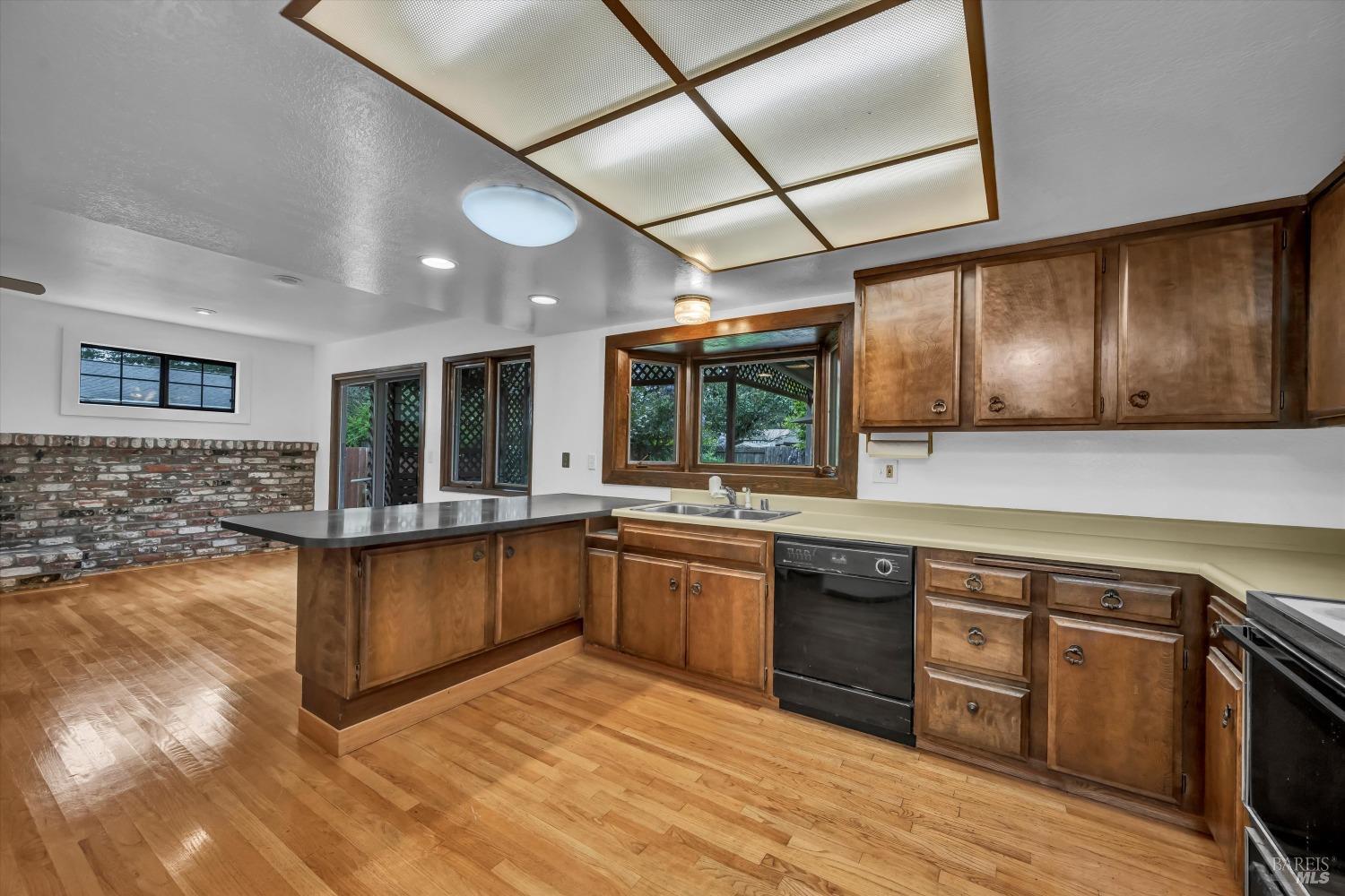 6095 Country Club Dr