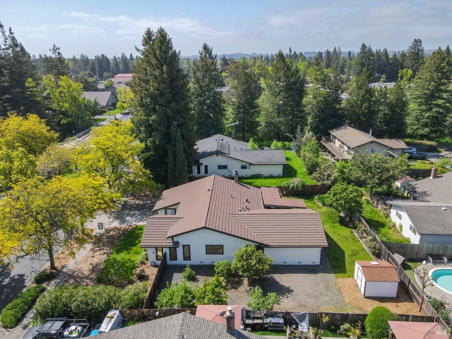 6095 Country Club Dr