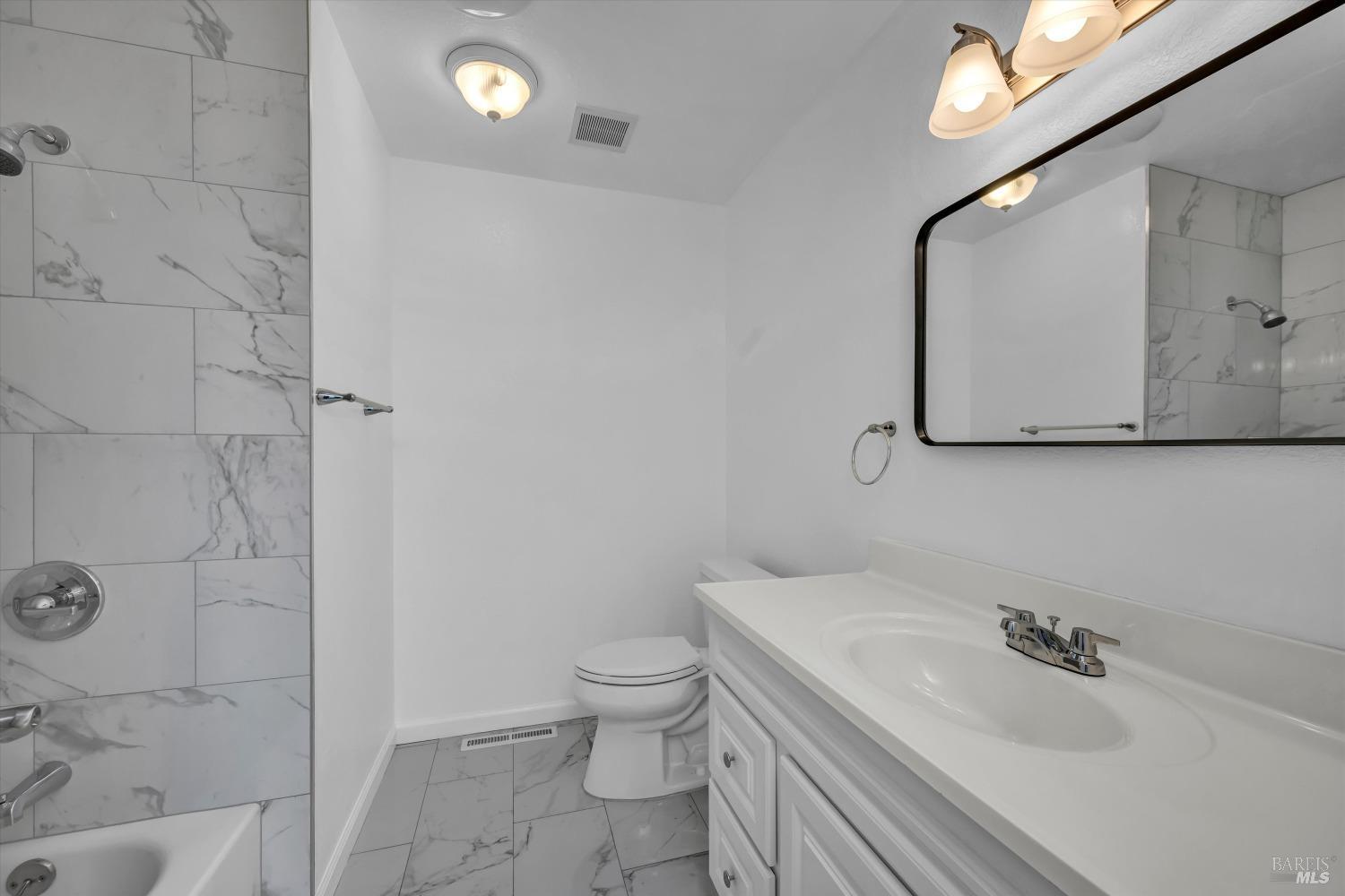 6095 Country Club Dr