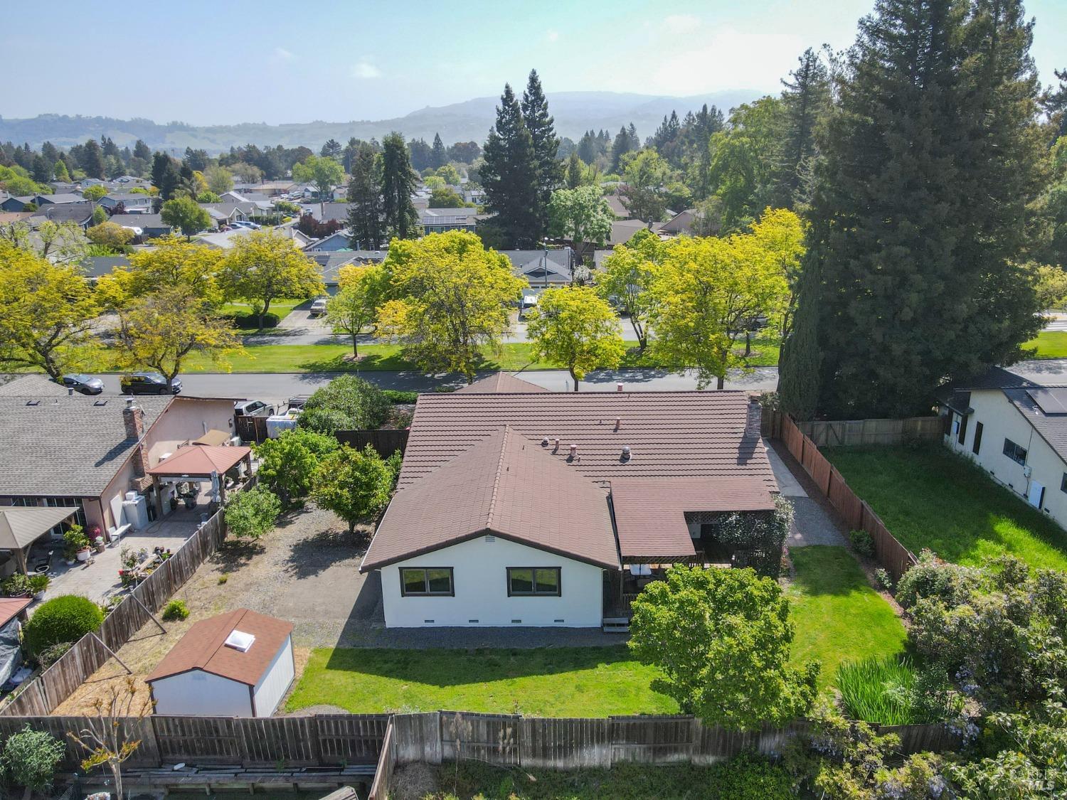 6095 Country Club Dr