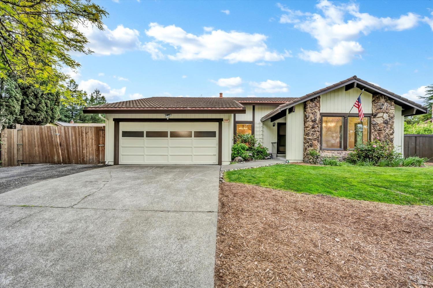 6095 Country Club Dr