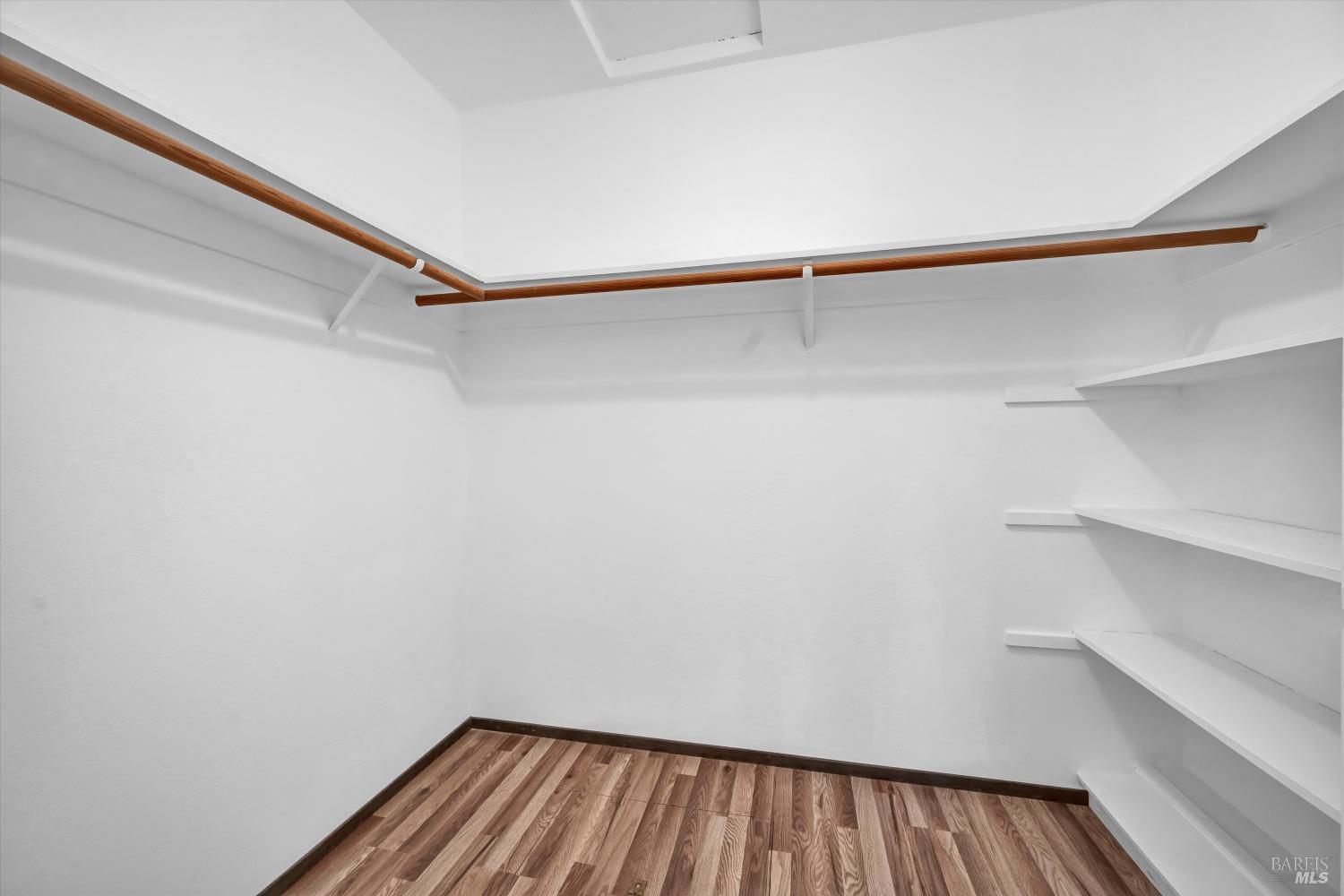 6095 Country Club Dr