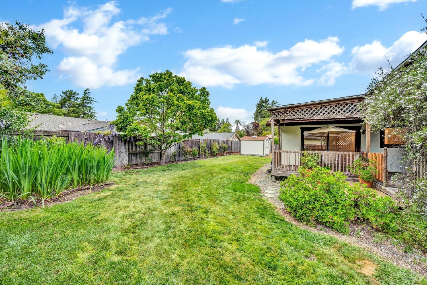 6095 Country Club Dr