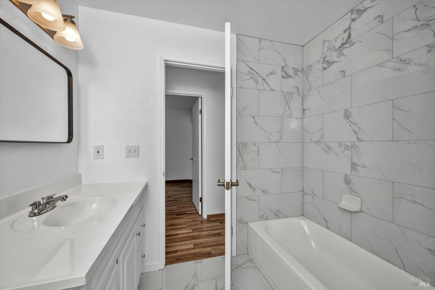 6095 Country Club Dr