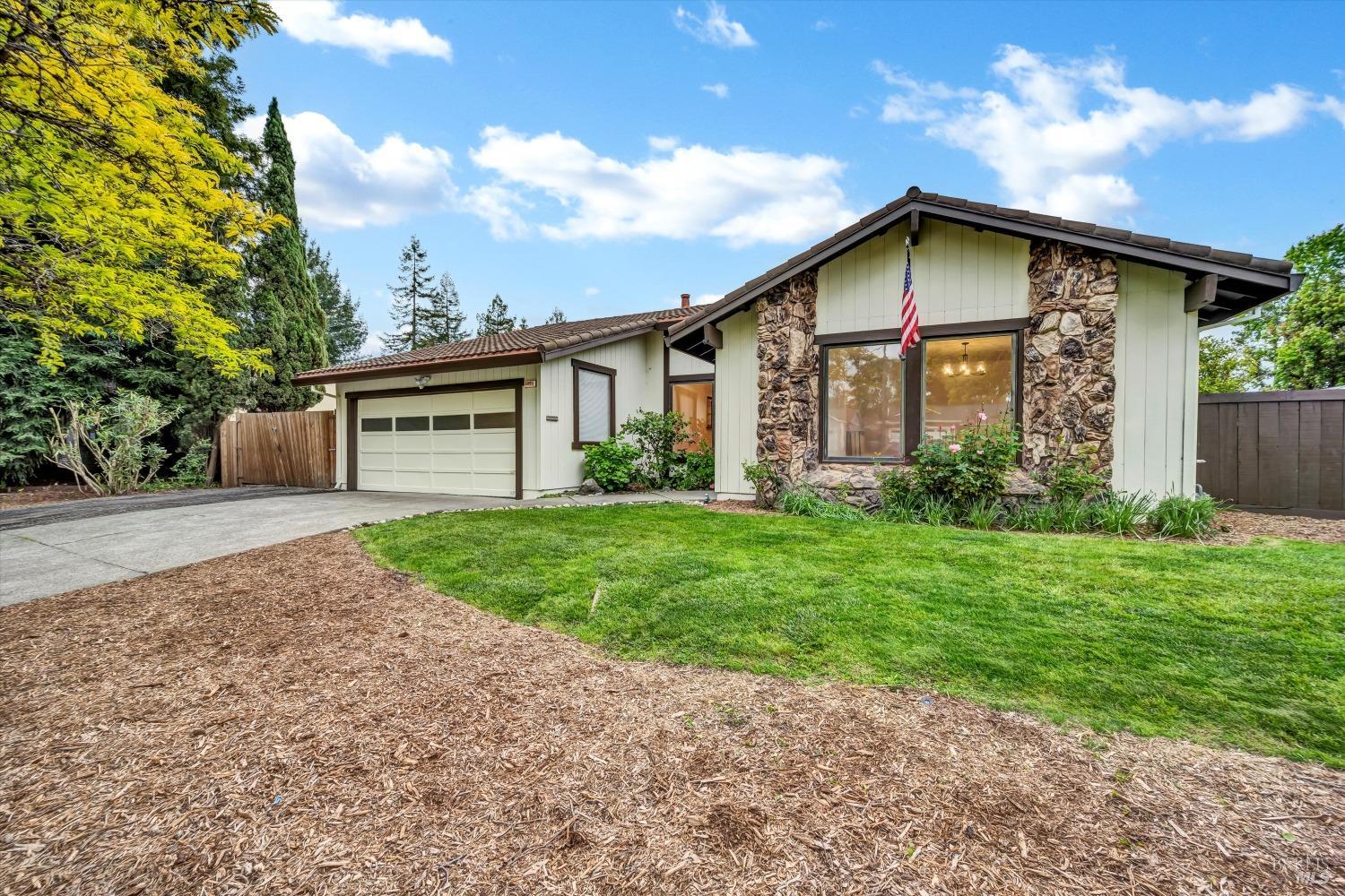 6095 Country Club Dr