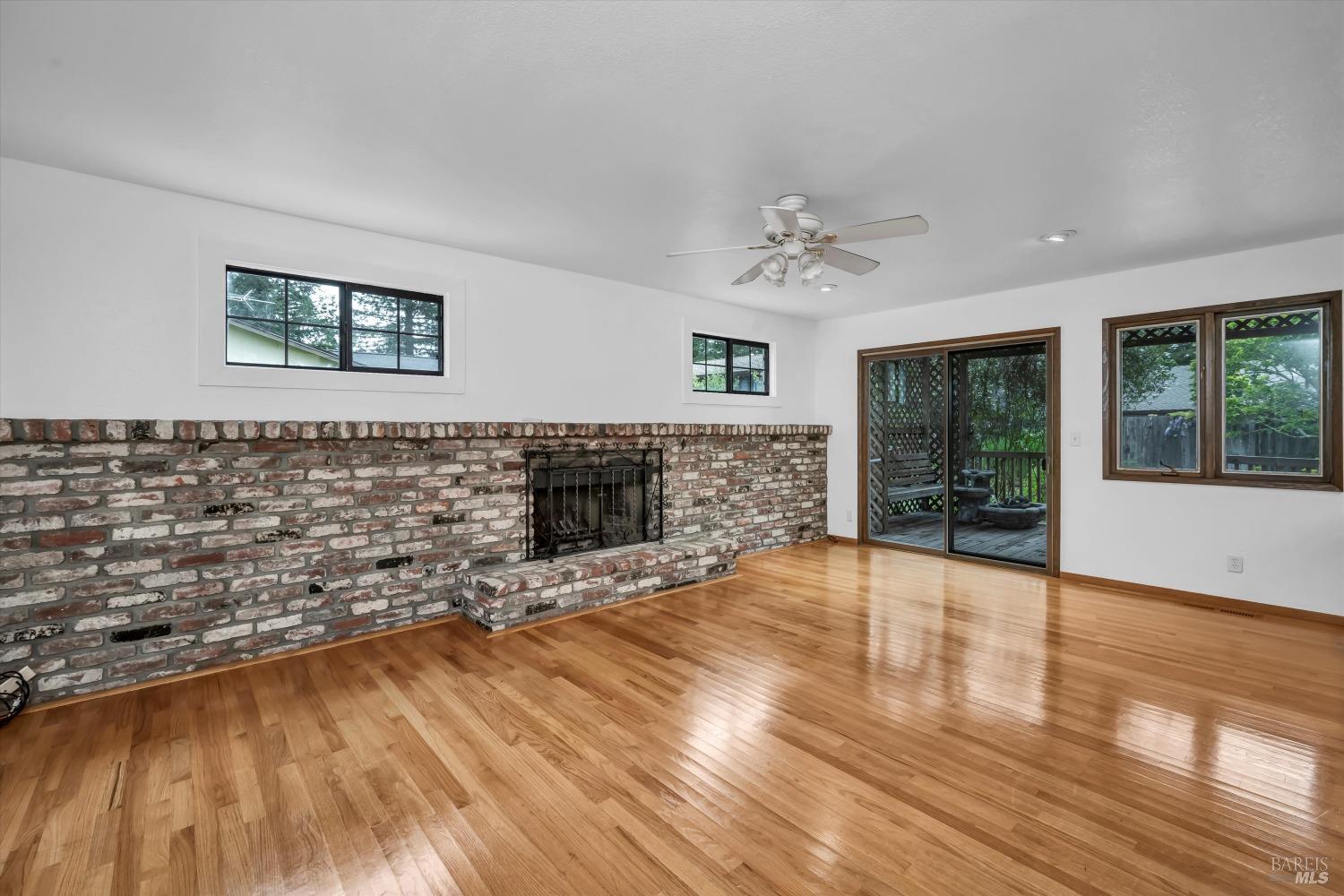 6095 Country Club Dr