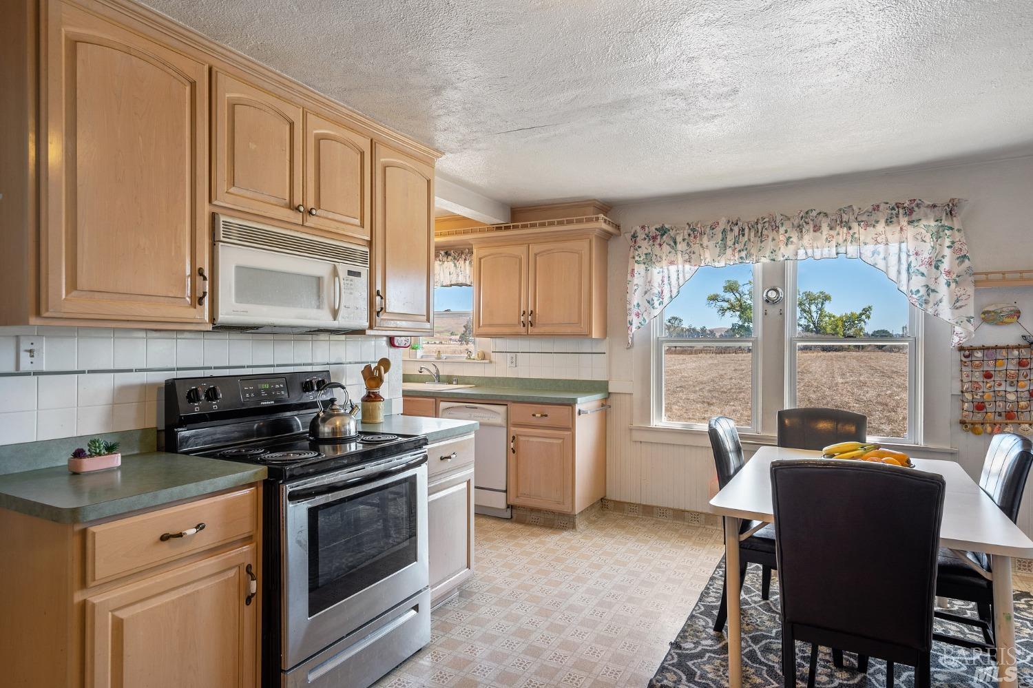 4091 Lakeville Hwy