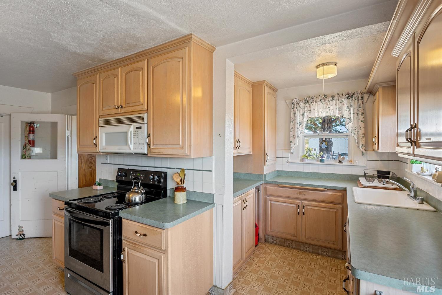 4091 Lakeville Hwy