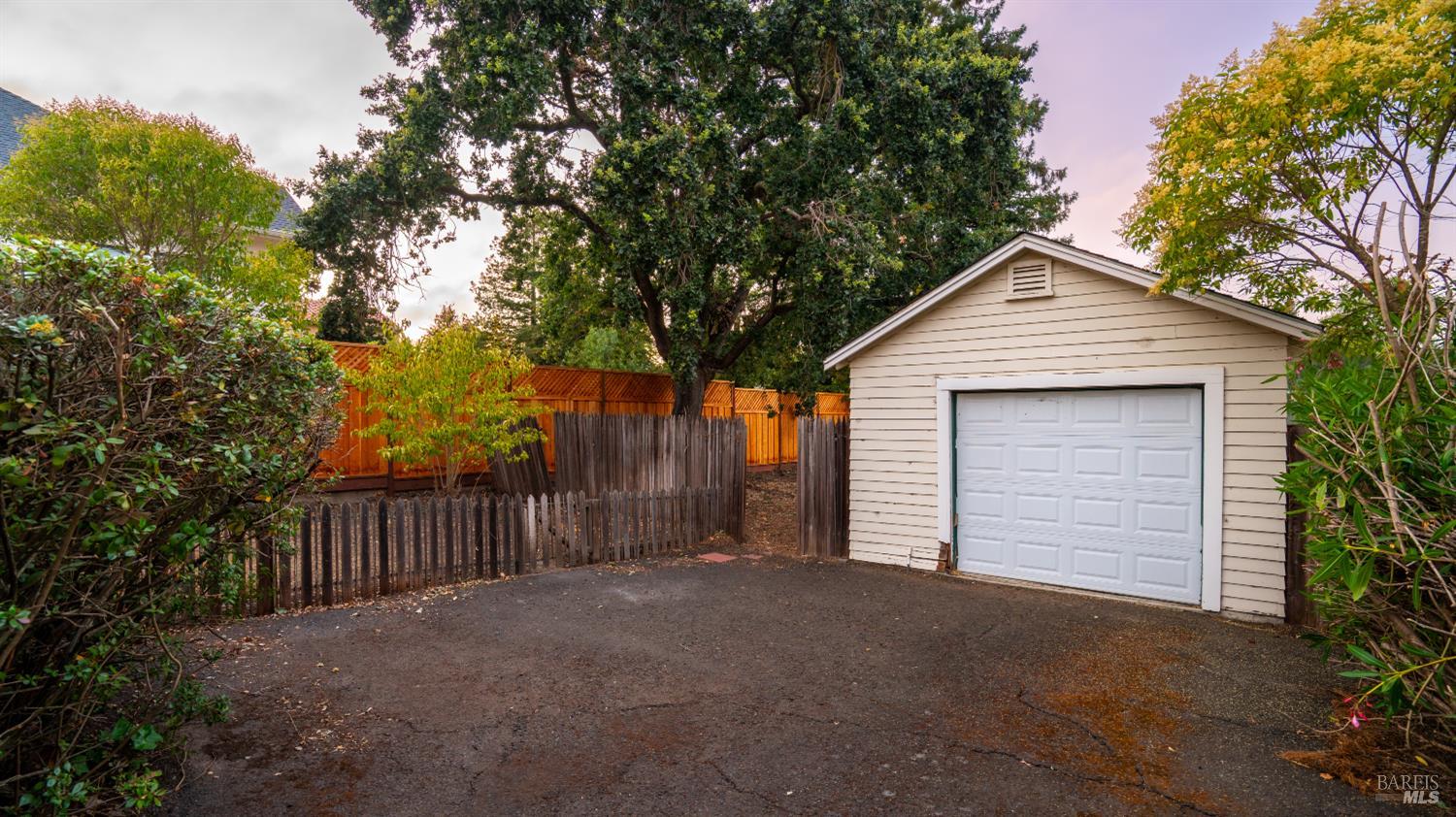 105 Laurel Ave