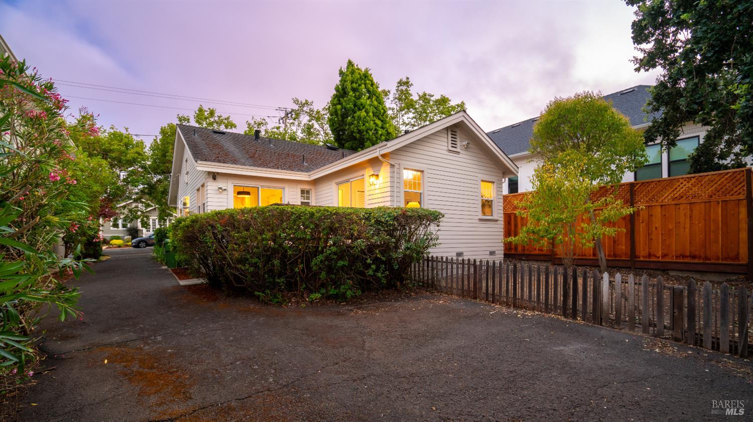 105 Laurel Ave