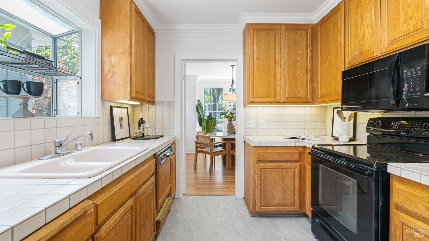 105 Laurel Ave