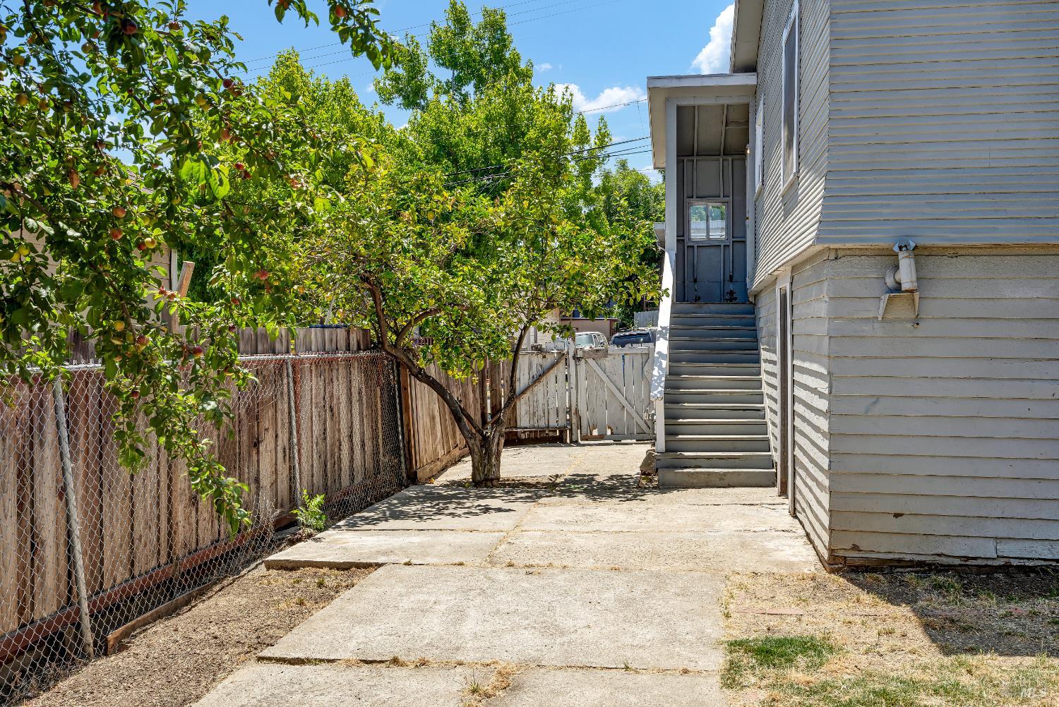 1800 Santa Clara St