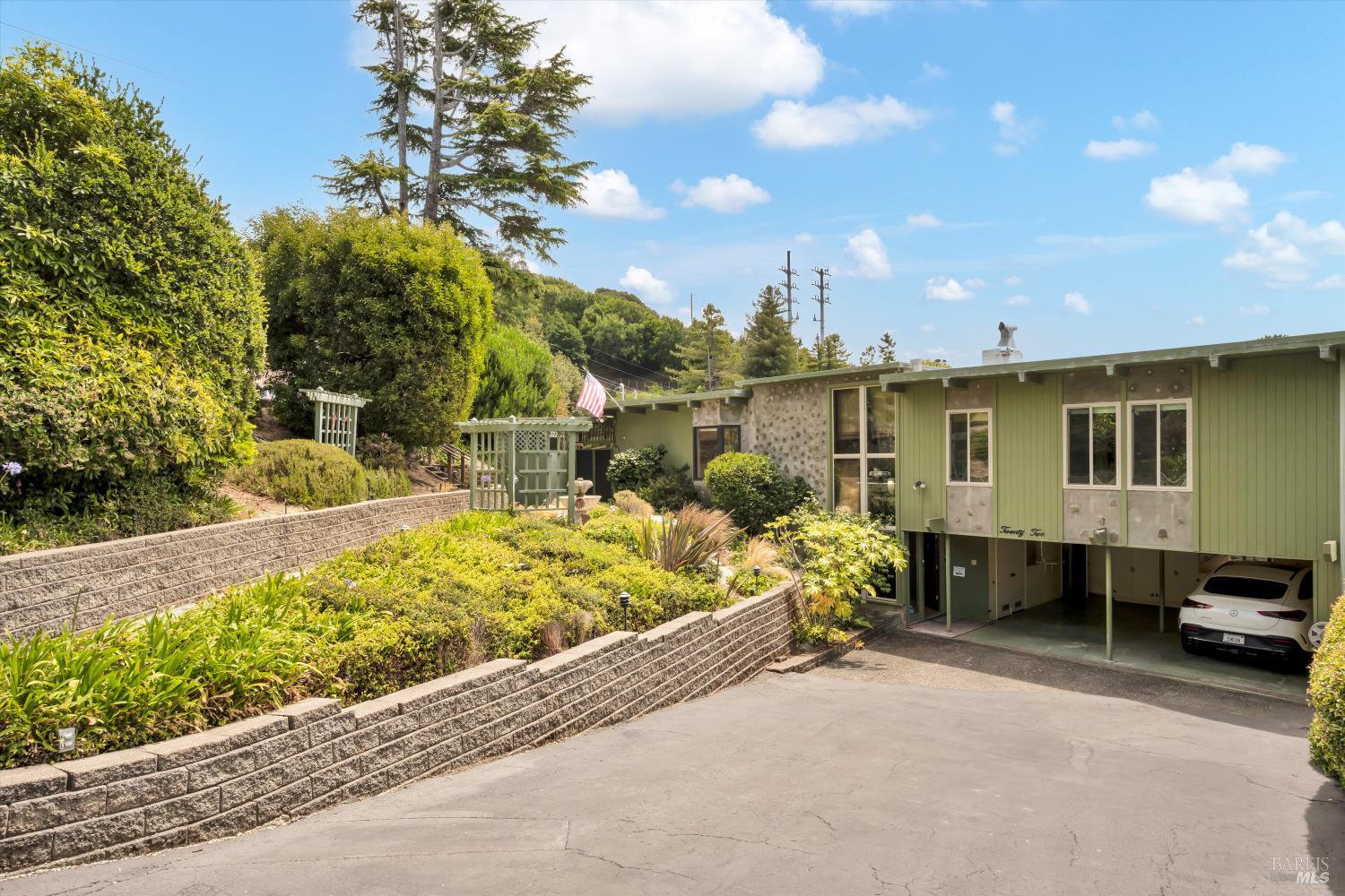 22 Keats Dr