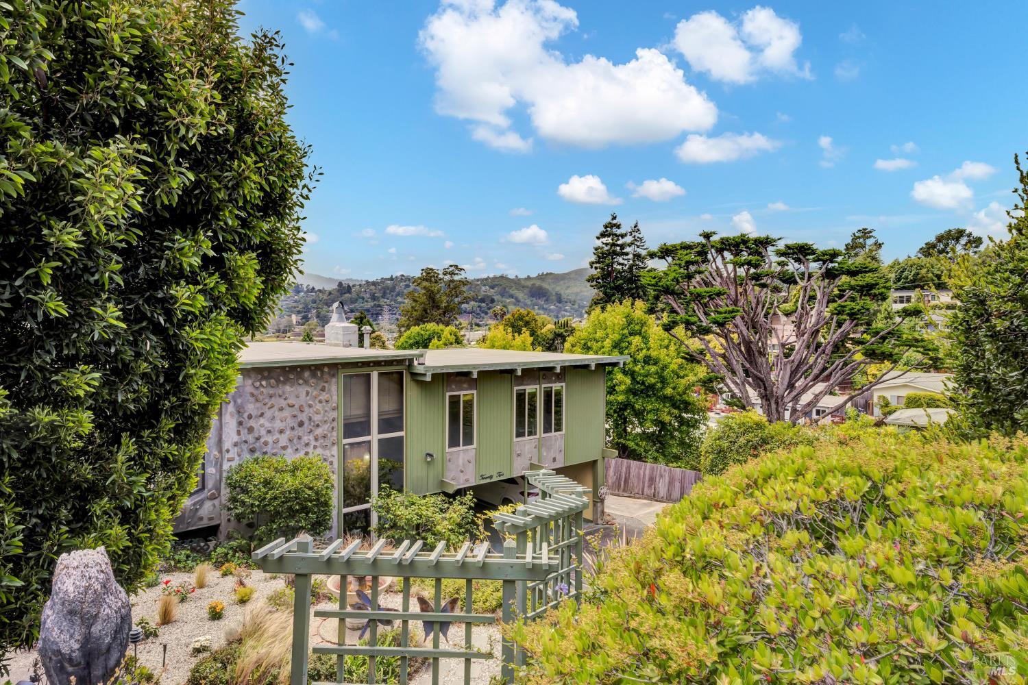 22 Keats Dr