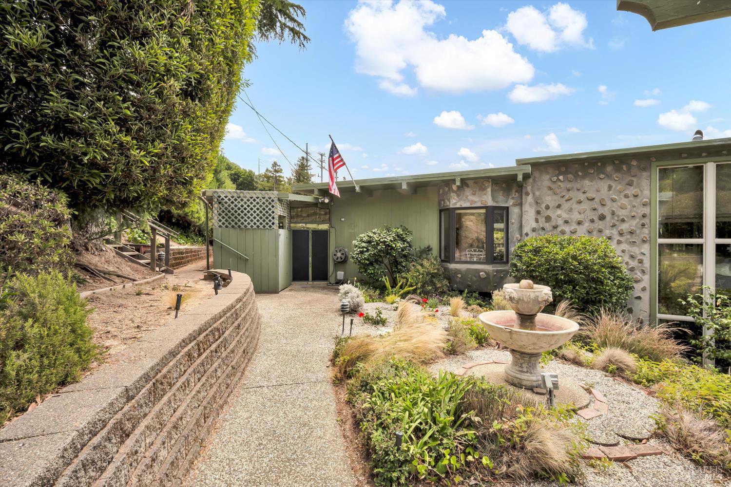 22 Keats Dr