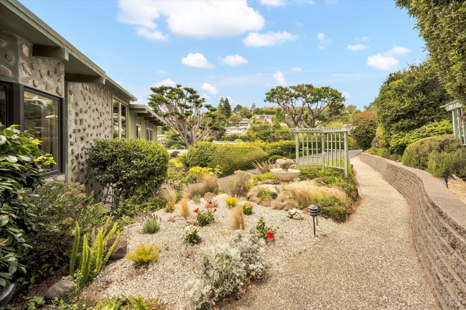 22 Keats Dr