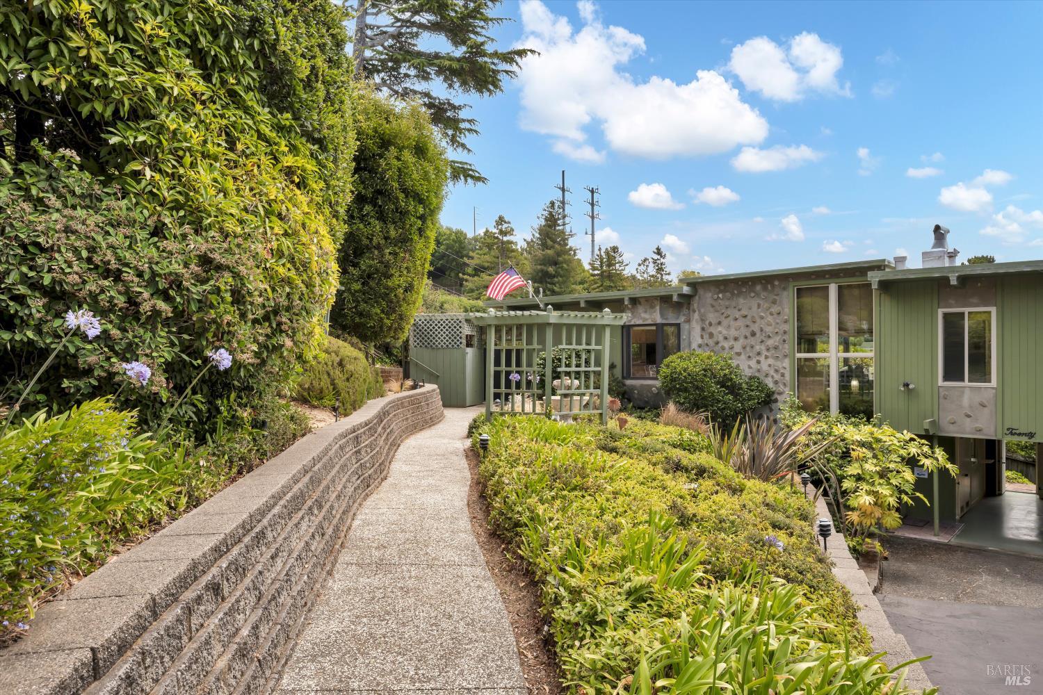22 Keats Dr
