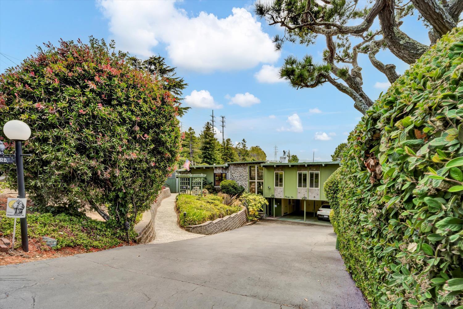 22 Keats Dr