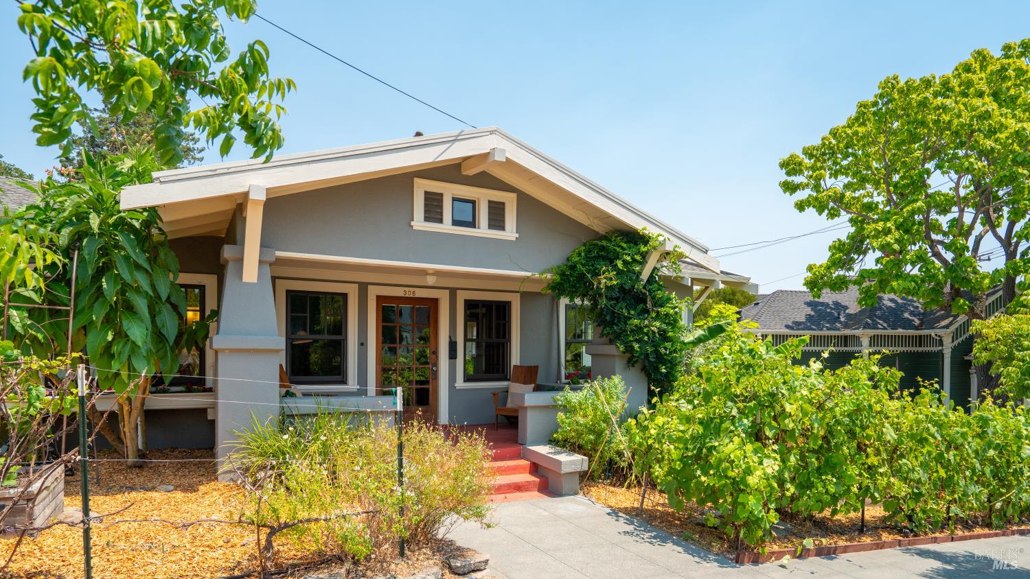 306 Howard St