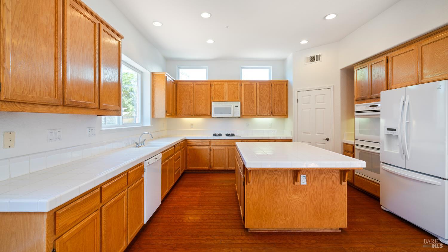 1935 Sestri Ln