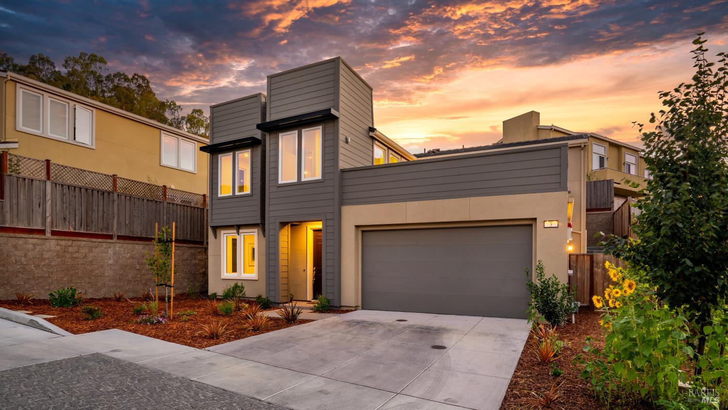 3 Lapis Ct