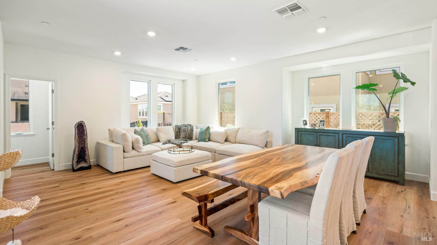 3 Lapis Ct