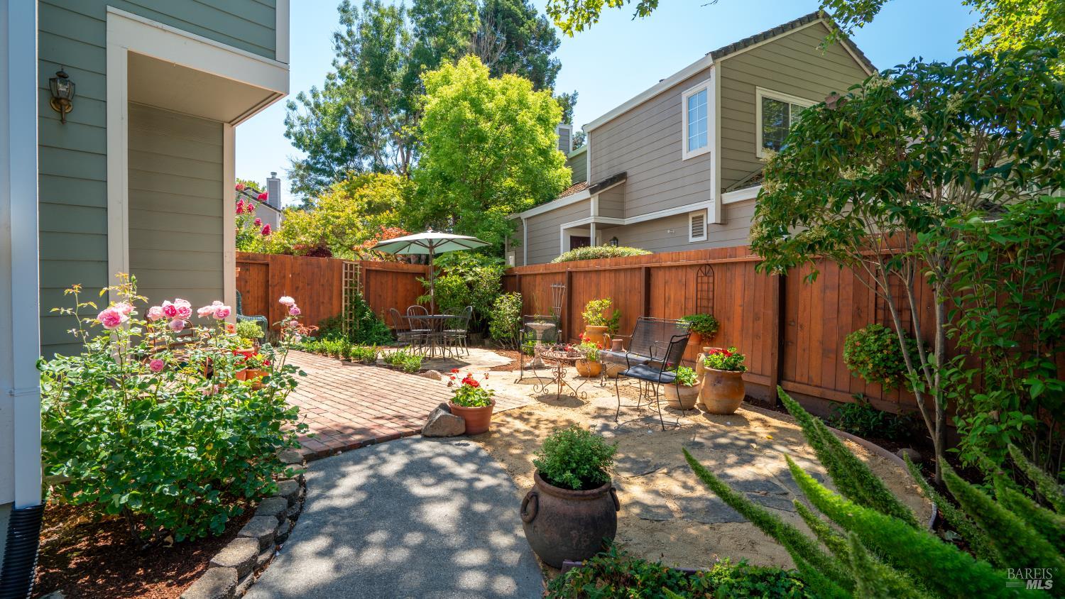 871 Chardonnay Cir