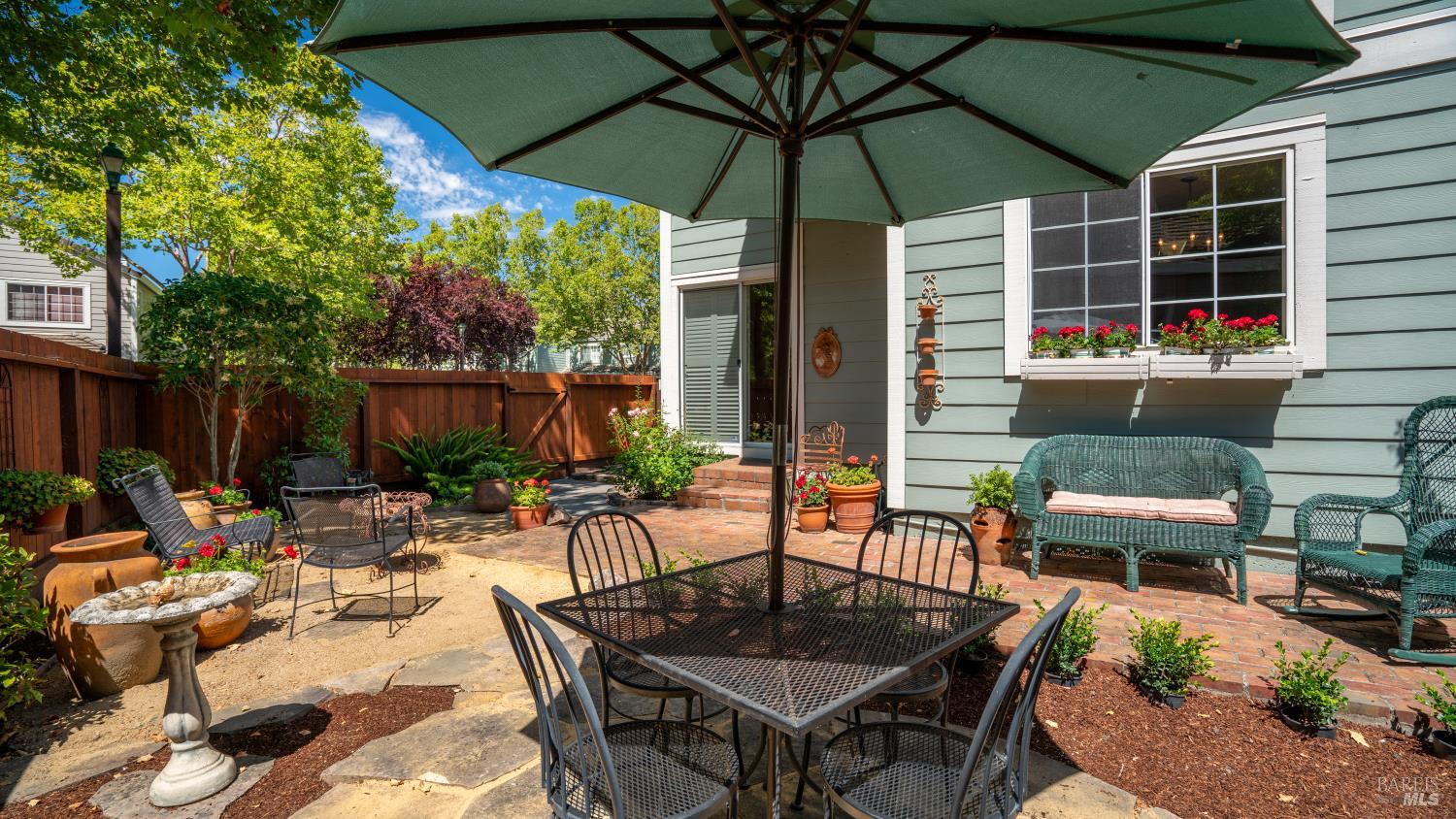 871 Chardonnay Cir