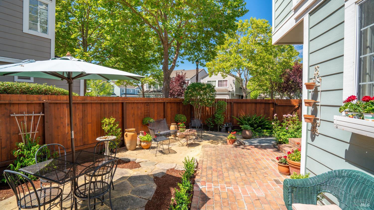 871 Chardonnay Cir