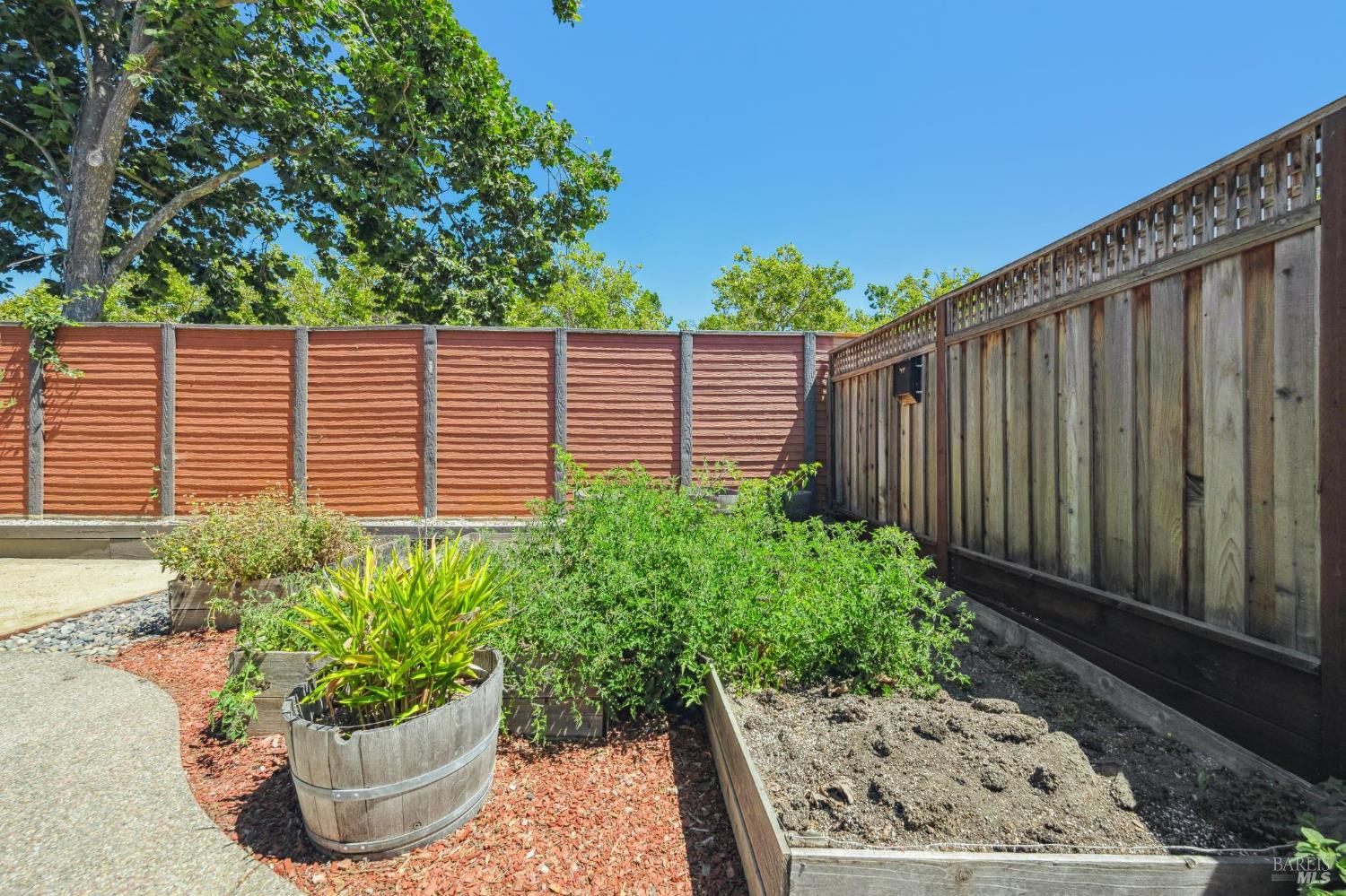 8030 Macaw Ct
