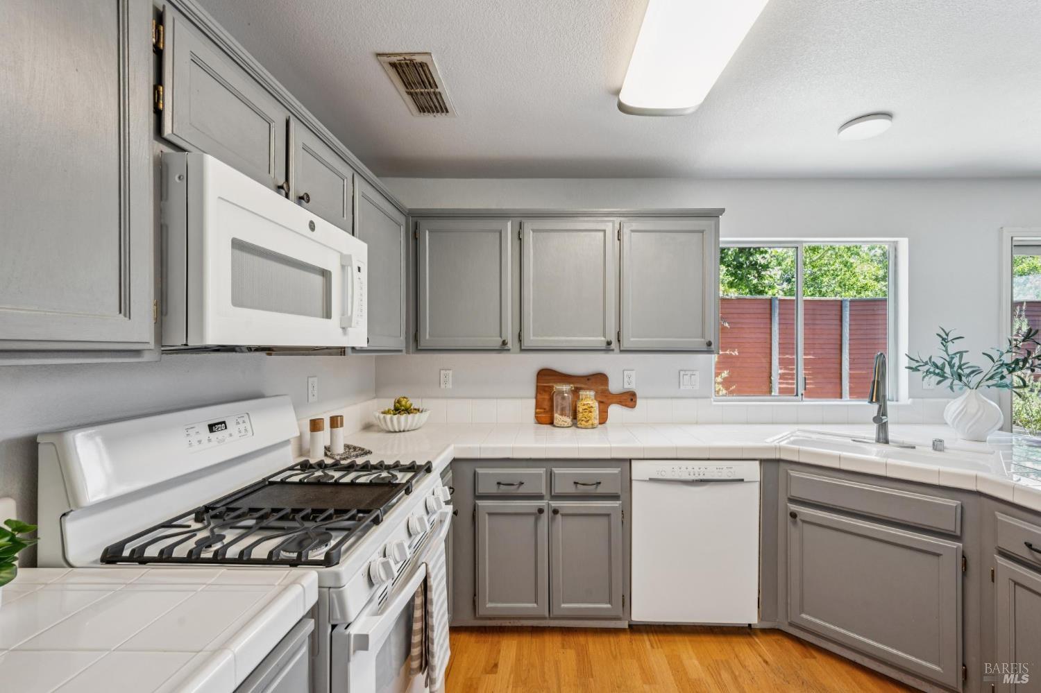 8030 Macaw Ct