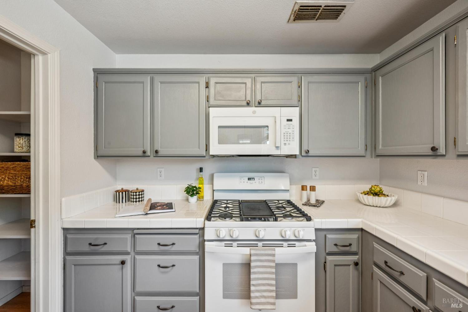 8030 Macaw Ct