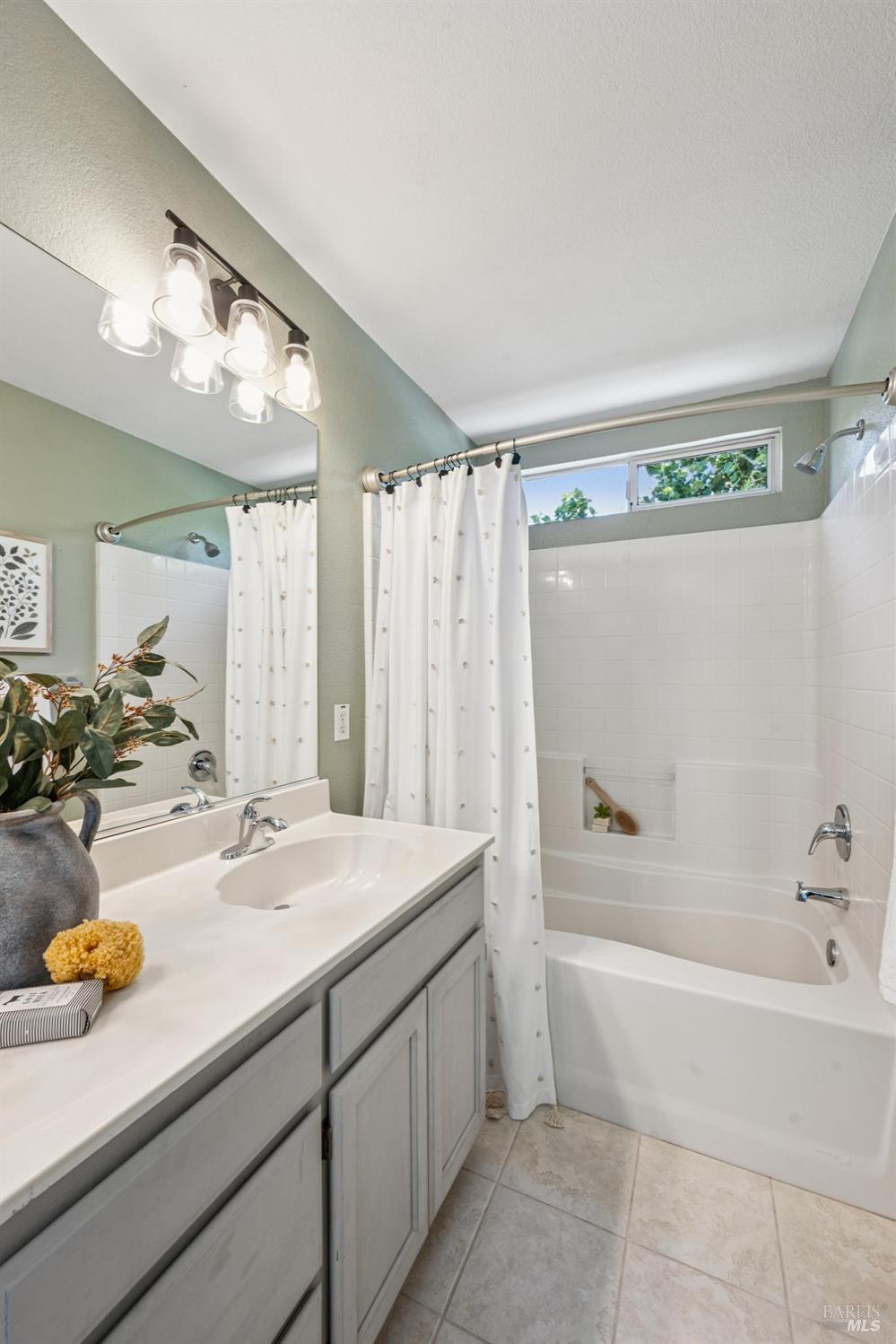 8030 Macaw Ct