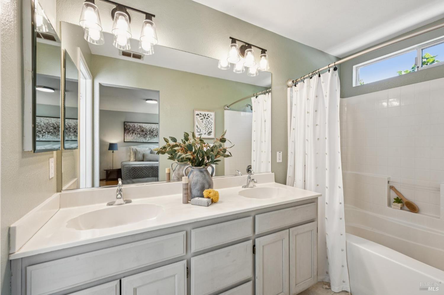 8030 Macaw Ct