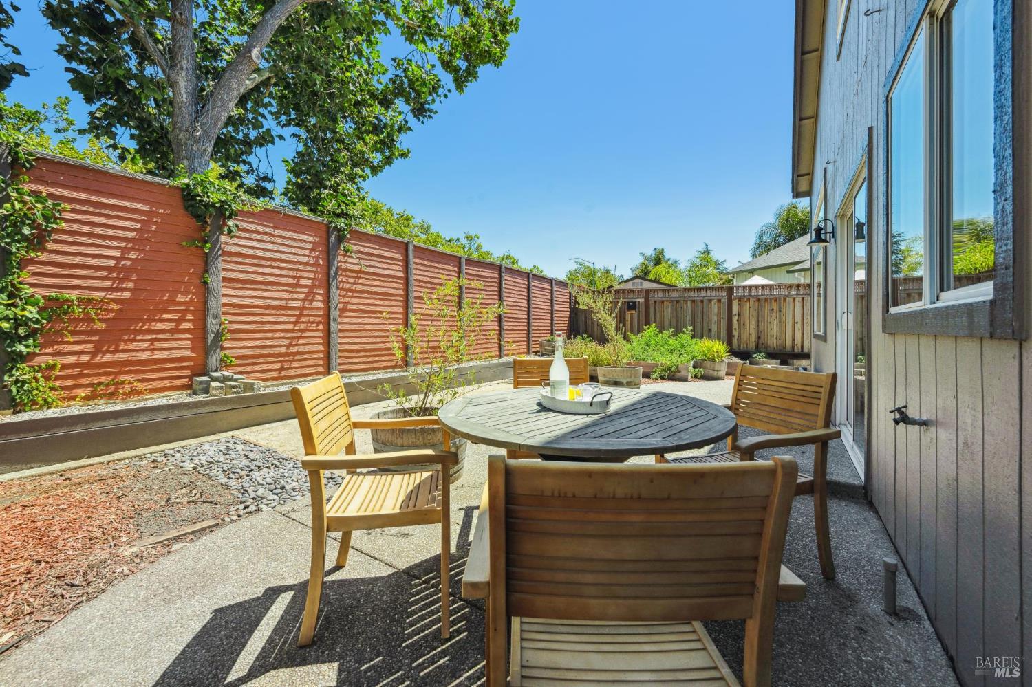 8030 Macaw Ct