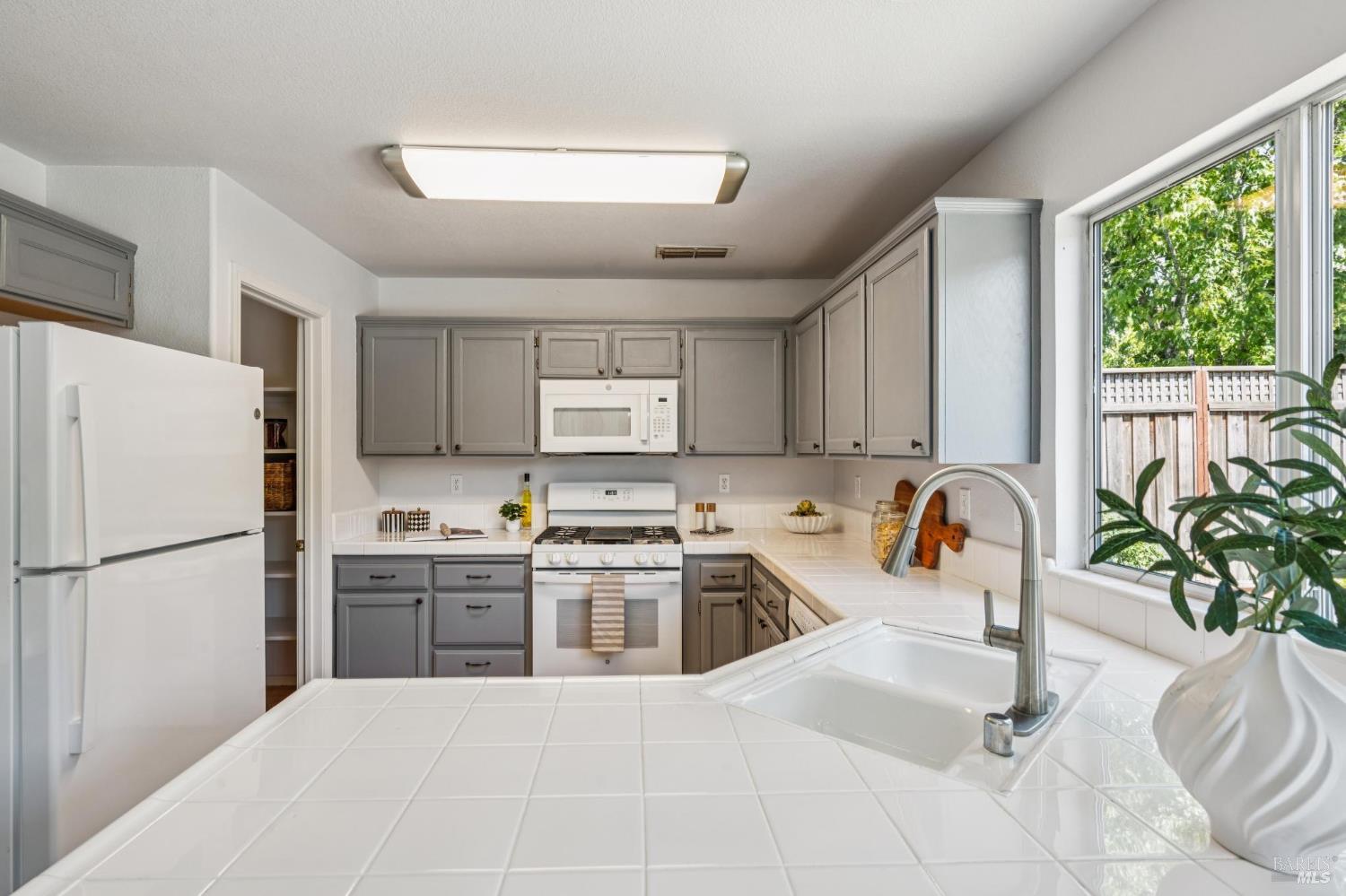 8030 Macaw Ct