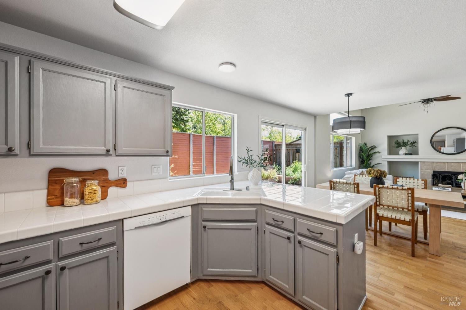 8030 Macaw Ct