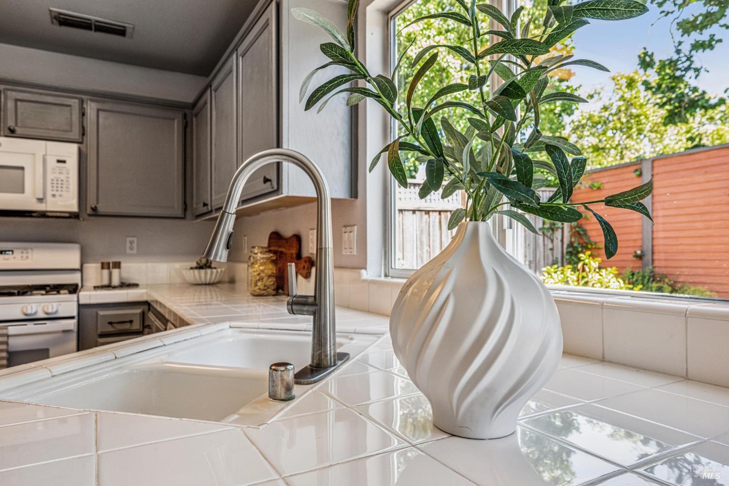 8030 Macaw Ct